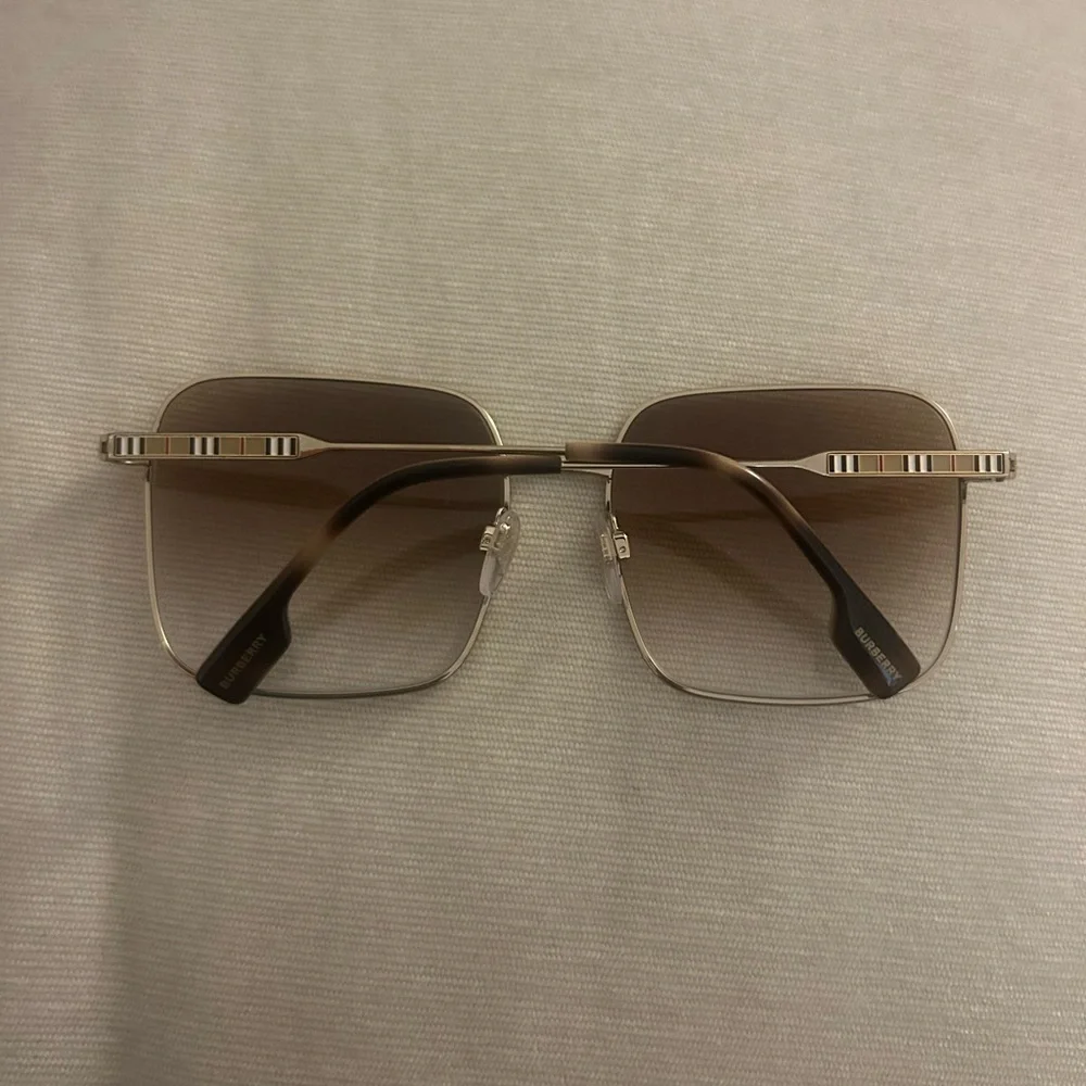 NWOT Burberry B3119 1313/13 Jude Gold Square Sunglasses